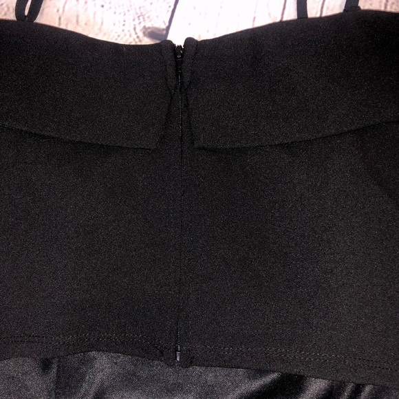 Off the Shoulder Crop Top - Picture 3 of 7